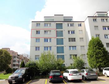 Sehr schöne, helle und zentrale 4,5- Zimmerwohnung mit viel Platz - Bild# 2