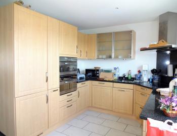 Sehr schöne, helle und zentrale 4,5- Zimmerwohnung mit viel Platz - Bild# 8