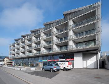 Zentral gelegene 2 ½ -Zimmer Attikawohnung mit herrlicher Weitsicht - Bild# 2