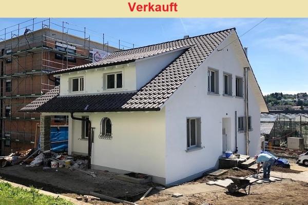 Grosszügiges Einfamilienhaus an guter familienfreundlicher Lage in 5737 Menziken - Bild# 1