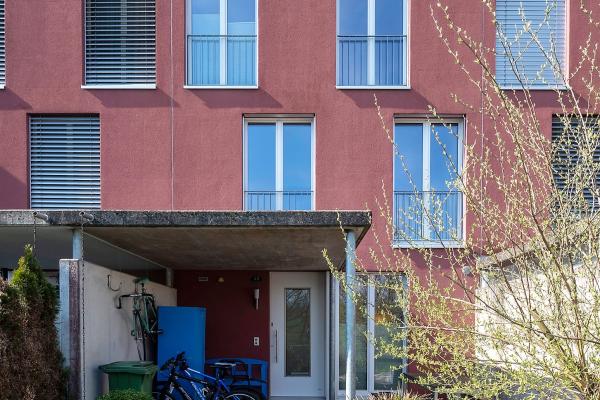 Reiheneinfamilienhaus an familienfreundlicher Lage mit viel Platz in Cham / ZG - Bild# 2