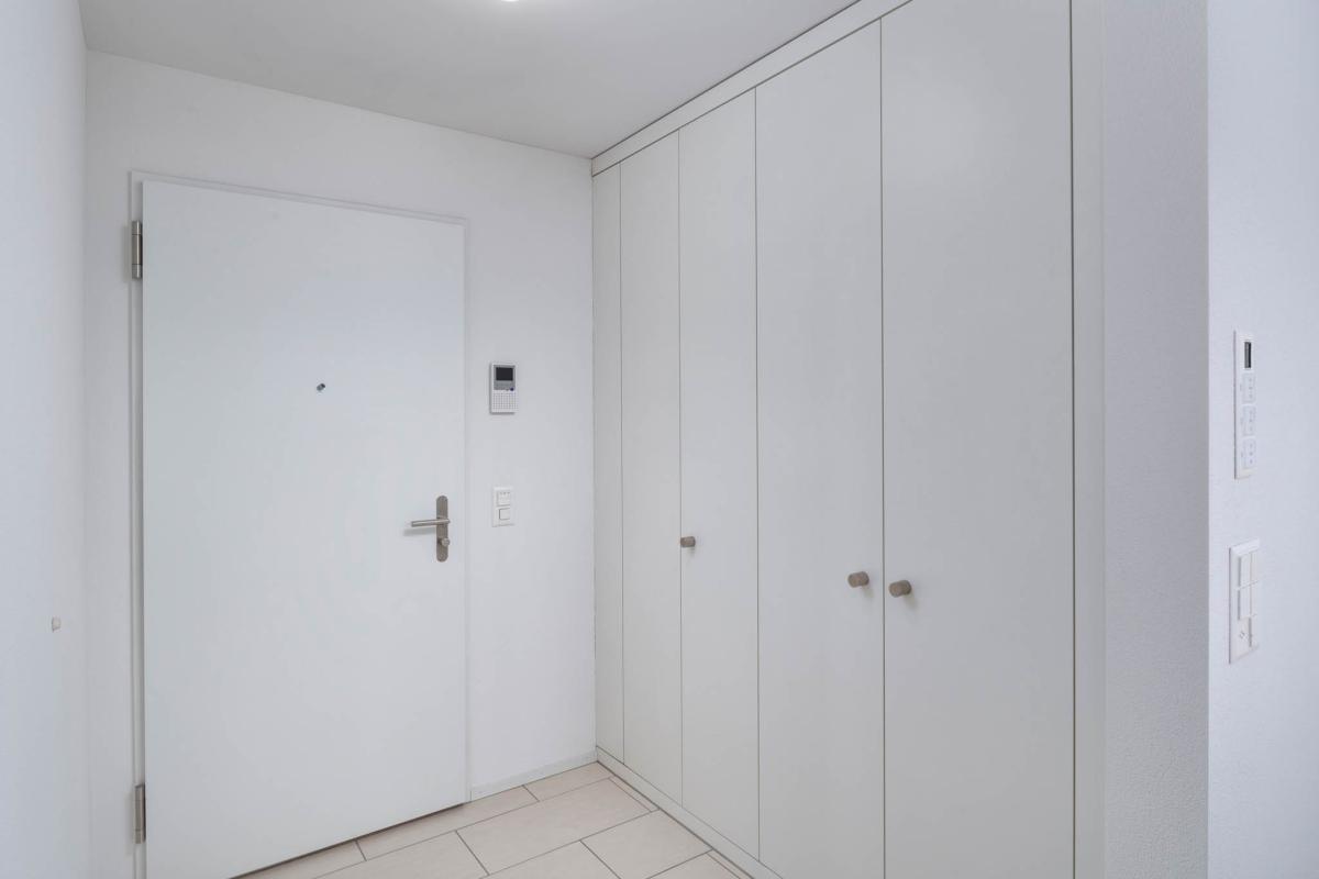 Sehr schöne, moderne und zentrale 3.5-Zimmerwohnung mit zwei Balkone - Bild# 2