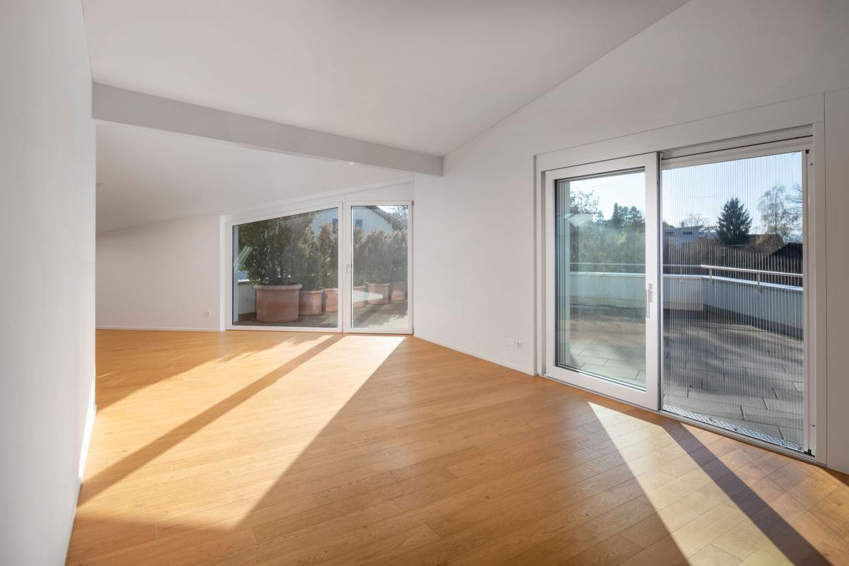 Moderne 5.5-Zimmer-Attikawohnung an Kinderfreundlicher Lage mit Top Aussicht - Bild# 4