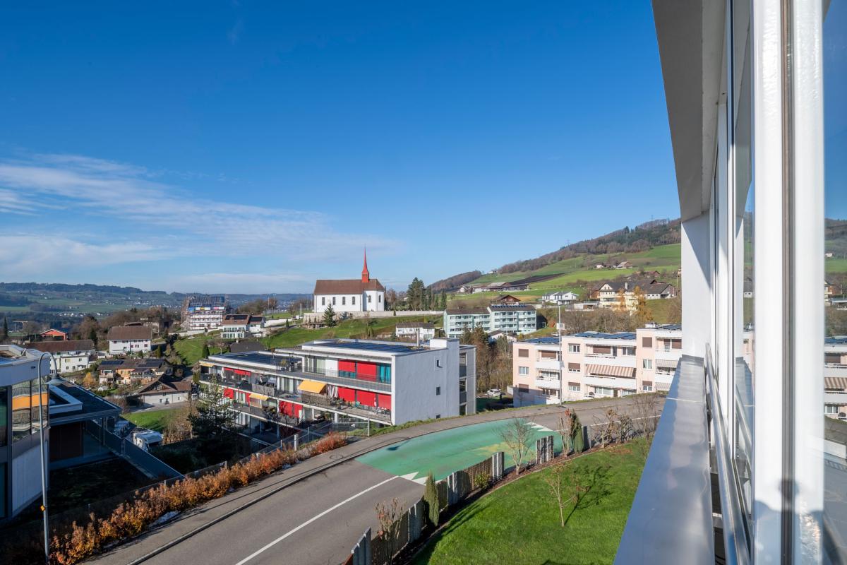 Moderne 5.5-Zimmer-Attikawohnung an Kinderfreundlicher Lage mit Top Aussicht - Bild# 15