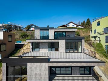 Exklusive und hochwertige 4.5-Zimmer-Terrassenwohnung - Ihr Traumdomizil mit Seesicht in Uerikon / ZH - Bild# 2